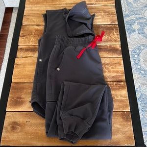 FIGS scrub SET Technical Collection in Charcoal Sz M Top & Joggers